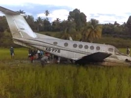 haiti-–-flash-:-un-mysterieux-avion-se-pose-en-catastrophe-a-st-jean-du-sud