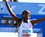 marathon-de-berlin :-tigst-assefa-pulverise-le-record-du-monde,-eliud-kipchoge-s’offre-une-cinquieme-victoire
