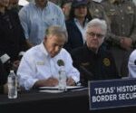 etats-unis :-le-gouverneur-du-texas-signe-une-loi-criminalisant-l’entree-illegale-de-migrants