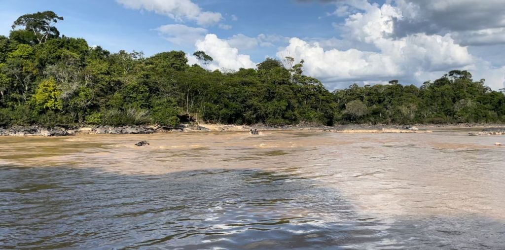 Six children rescued after boat sinks in Cuyuni River