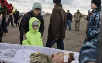 deux-ans-de-guerre-en-ukraine :-un-effet-catastrophique-sur-la-demographie