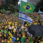 Au Brésil, malgré les poursuites en justice, Jair Bolsonaro conserve sa popularité auprès de sa base
