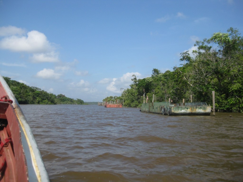 5 rescued by Prison Officers after boat capsizes