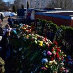 En direct, guerre en Ukraine : à Moscou, la tombe d’Alexeï Navalny continue d’être ensevelie sous les fleurs deux jours après son enterrement