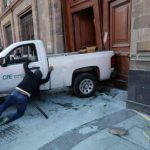 Au Mexique, des manifestants enfoncent la porte du palais présidentiel