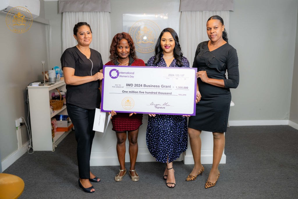 Single mothers receive $1.5M business grant from First Lady