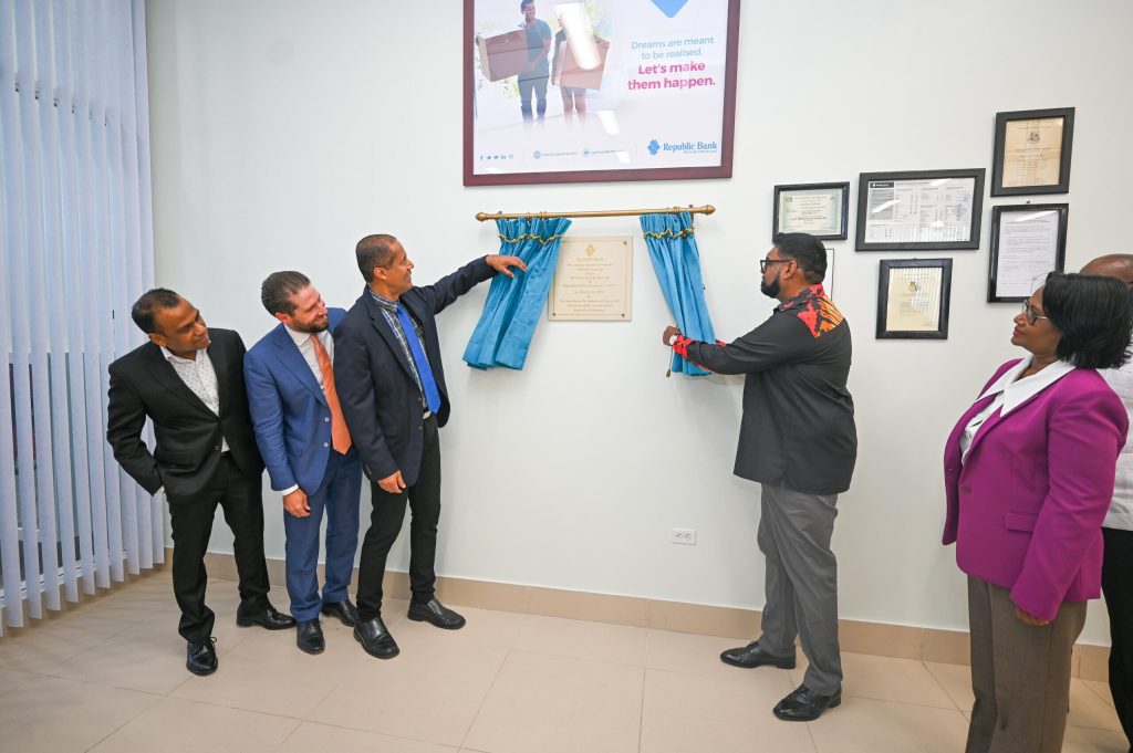 President makes appeal for modernisation of banking sector in Guyana