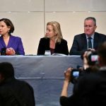 En Irlande, le Sinn Fein aux portes du pouvoir dans le Nord et dans le Sud