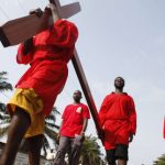 En Côte d’Ivoire, la réintégration d’un prêcheur catholique accusé d’abus sexuels fait polémique