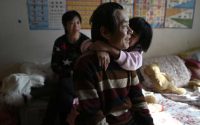 en-chine,-la-mort-d’un-jeune-garcon-relance-le-debat-sur-le-sort-des-enfants-de-travailleurs-migrants