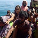 Indonésie : soixante-neuf réfugiés rohingya sauvés en mer après un naufrage