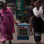 En Inde, New Delhi écrasé par une canicule sévère : « Je n’ai pas assez d’argent pour me payer une climatisation, il fait 40 °C chez moi »