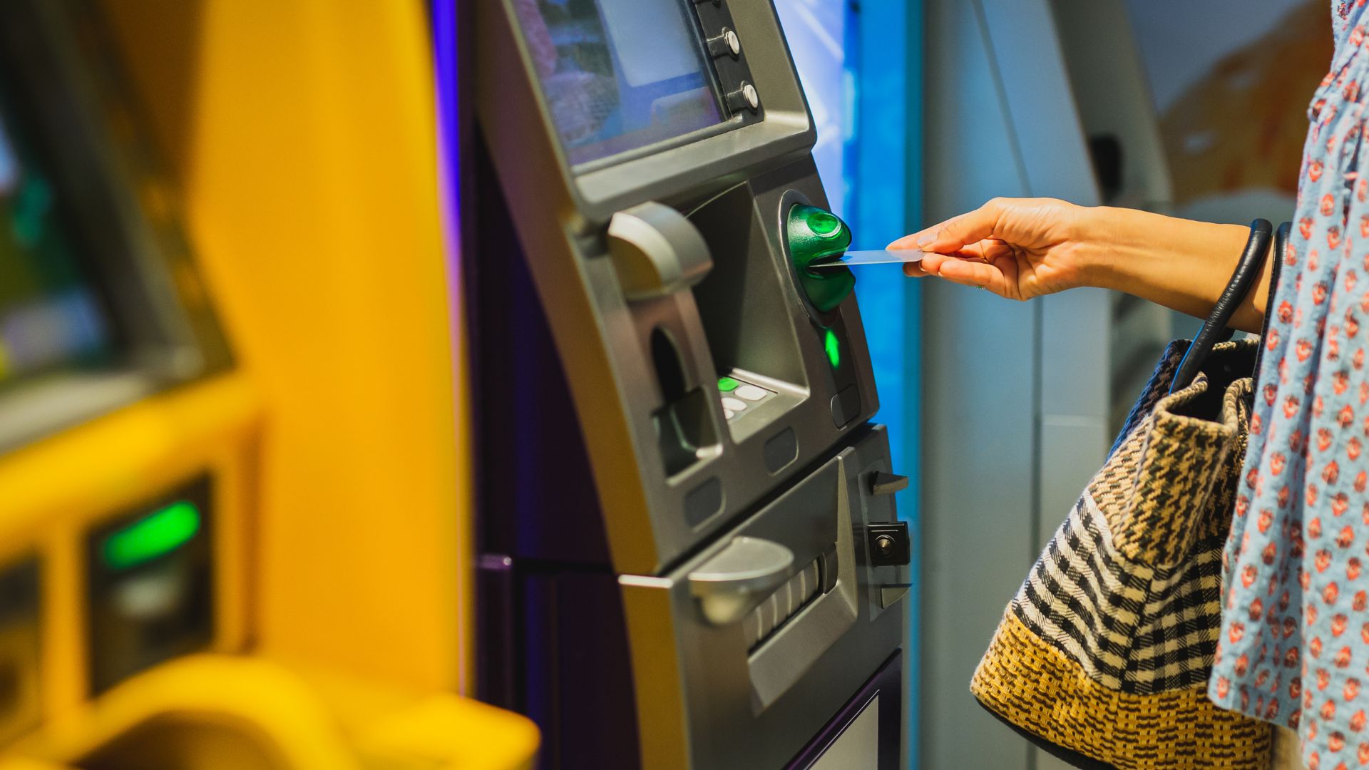 Gov’t to help Guyanese create bank accounts – President Ali