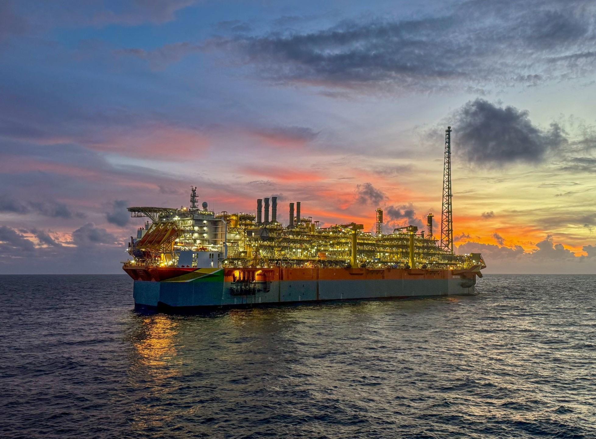 Guyana’s daily oil production hits 900,000 barrels