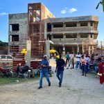 Érection du bâtiment de l’EDSEJ à Jacmel, grâce à un million de dollars d’Eric Jean-Baptiste.