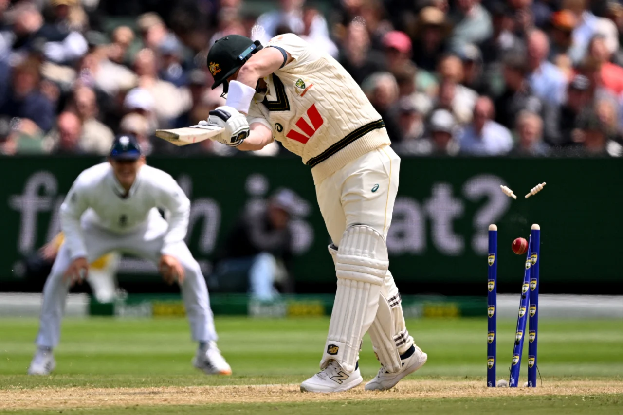 Australia seize handy lead after 20-wicket day