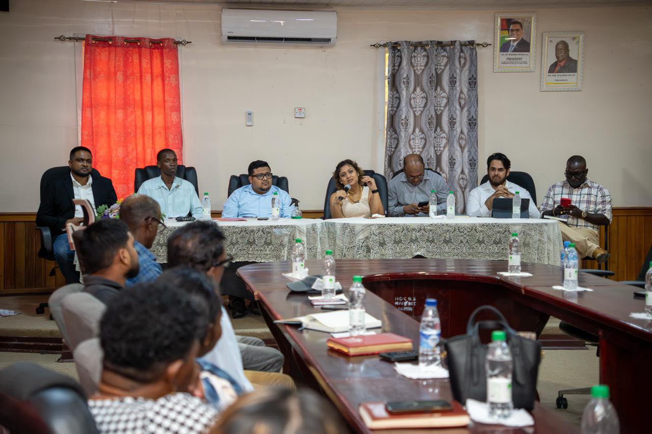 Manickchand urges Reg. 5 RDC, NDCs to improve service delivery