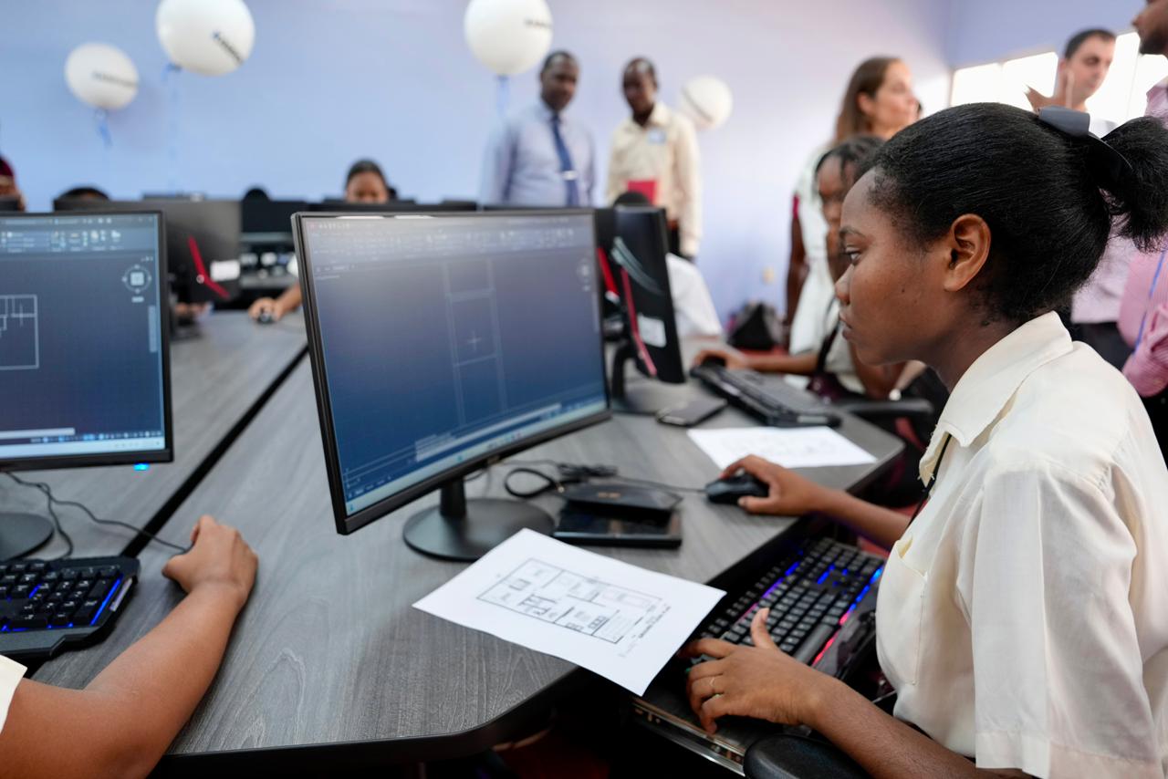 GTI students commence 2D and 3D designs with new technology laboratory