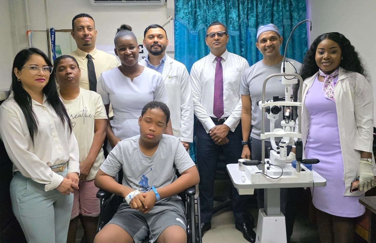 Child’s only seeing eye saved in complex retinal surgery 