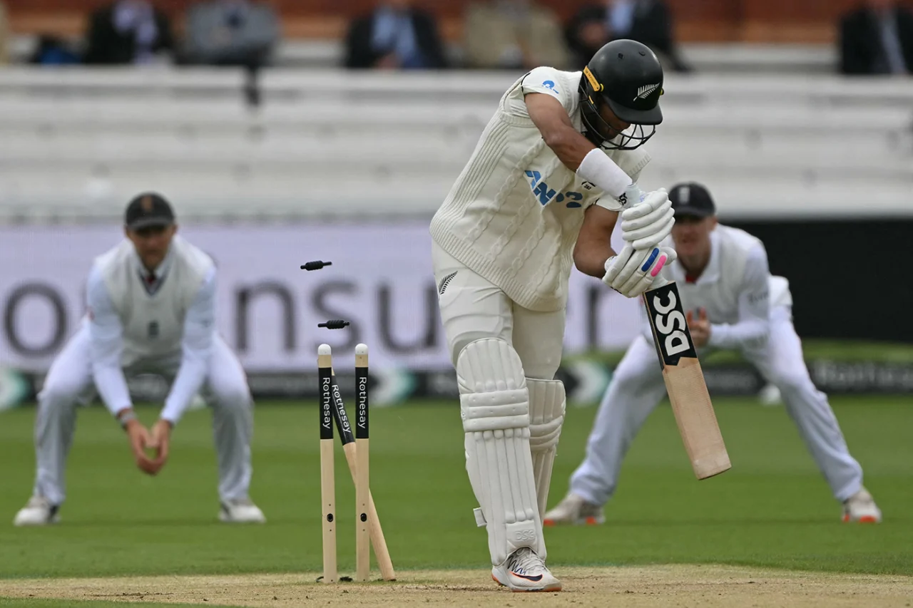 Robinson double-strike moves England closer between showers
